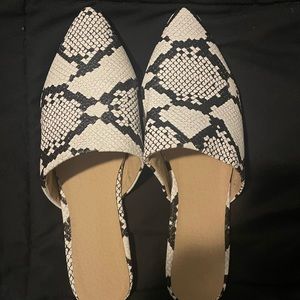 Snakeskin flats